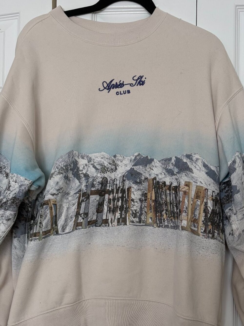 Abercrombie & Fitch Ski Destination Vintage Sunday Sweatshirt: Après-Ski Club